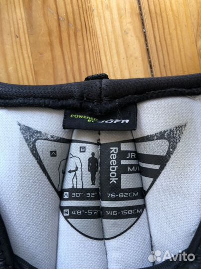 Нагрудник хоккейный reebok
