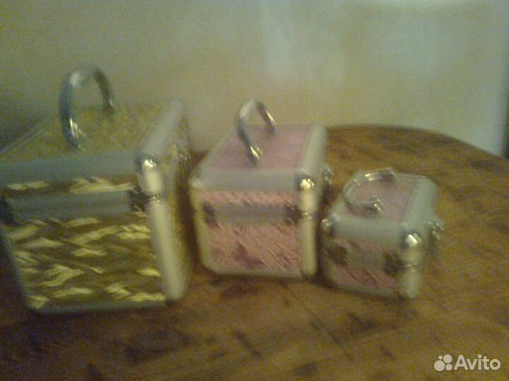 Шкатулки металлические с замочками