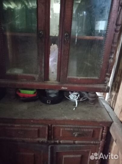 Старинный буфет и шифоньер