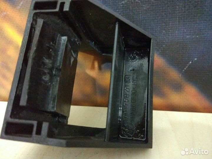 Крепление радиатора Bmw 525I E60 M54 2004