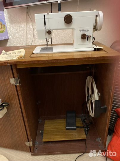 Швейная машинка с Тумбой Чайка