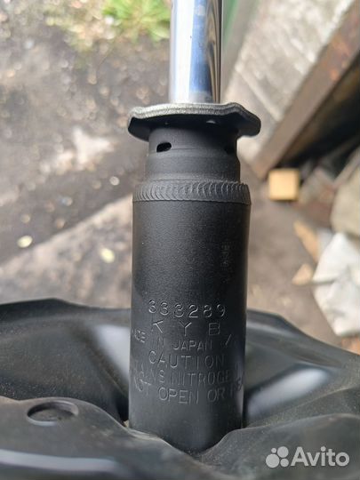 Амортизатор передний левый Mitsubishi Colt/Lancer