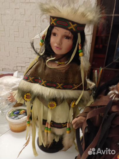 Кукла фарфоровая