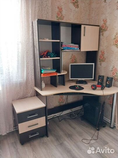 Компьютерный стол