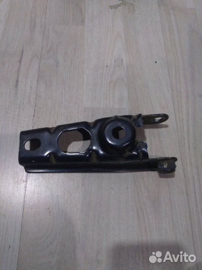 Кронштейн опора крепления кпп коробки передач Rena