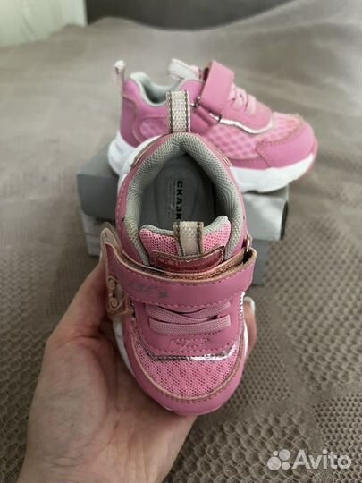 Кроссовки для девочки