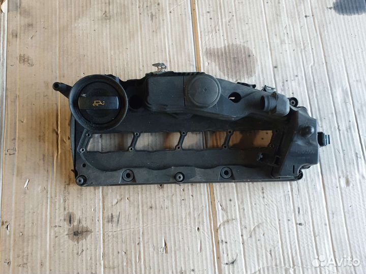 Клапанная крышка 03L103469 volkswagen 2.0 tdi