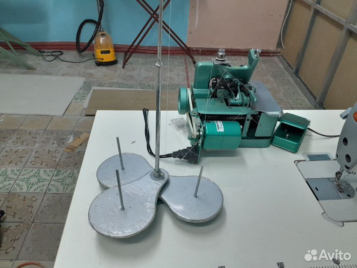 Оверлок настольный