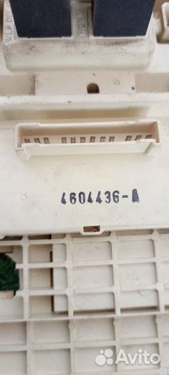 Блок предохранителей Dodge Stratus 1996