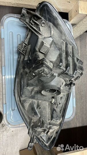 Фара левая Toyota Yaris