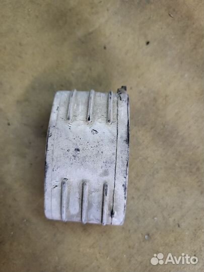 Дастер крепление глушителя подушка duster