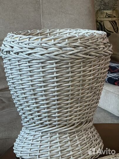 Вазоны из икуствнного ратанга