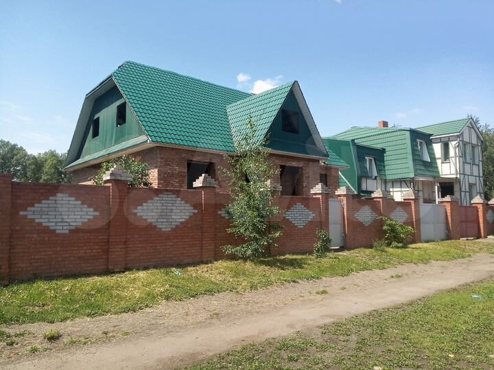 Дом 180 м² на участке 12 сот.