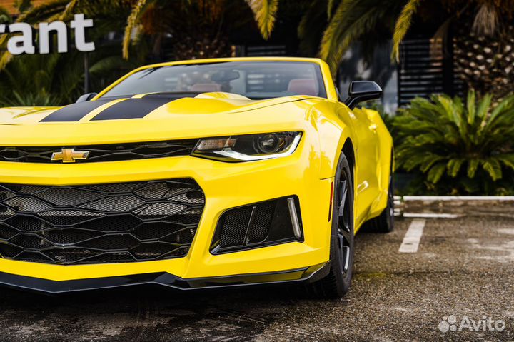 Аренда кабриолета Chevrolet Camaro Бамблби желтый