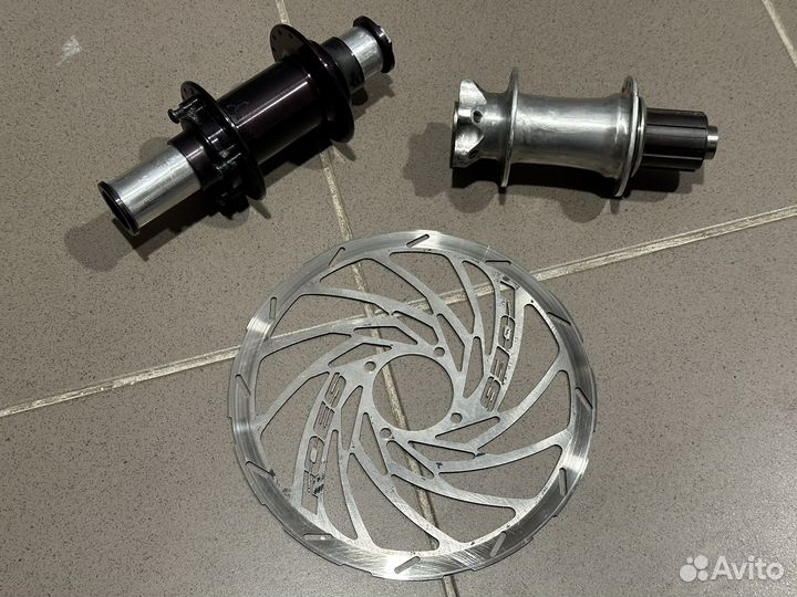 Foes, Hadley втулки, ротор