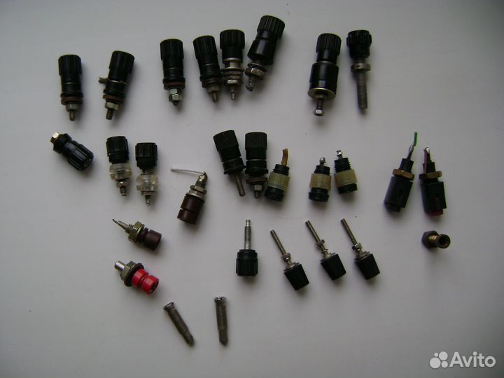 Радиодетали:гнезда предохранит