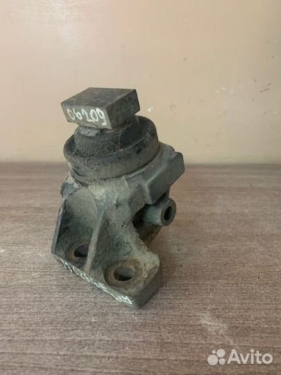 Опора двигателя подушка Mazda 626