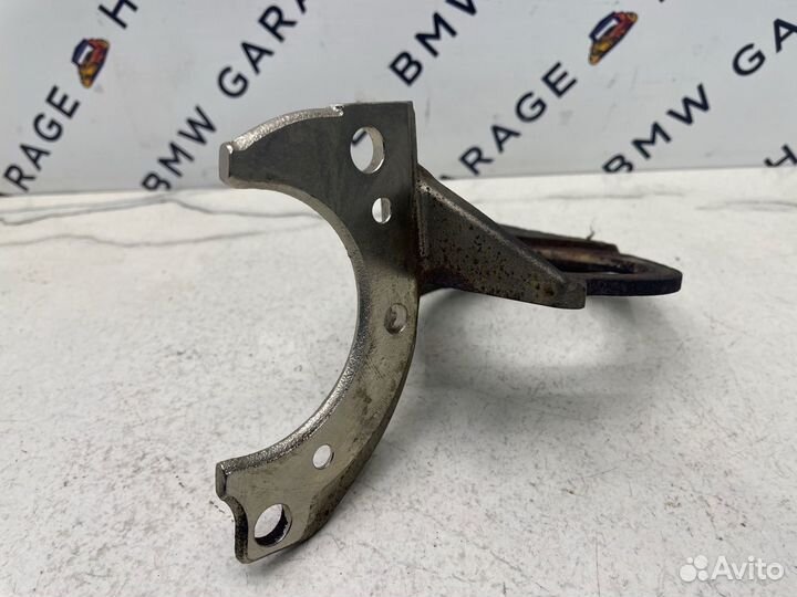 Кронштейн глушителя Bmw F01 F02 F07 F10 F13 N63B44