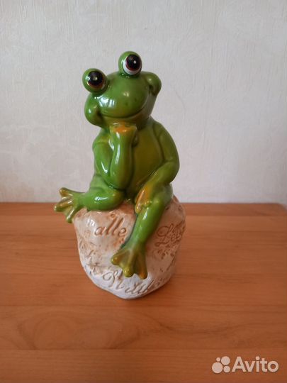Статуэтка лягушка