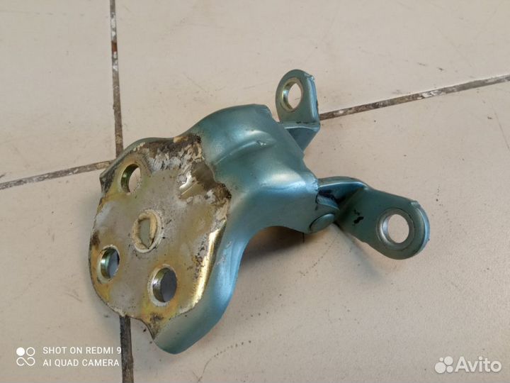 Петля двери передняя правая верхняя Lacetti