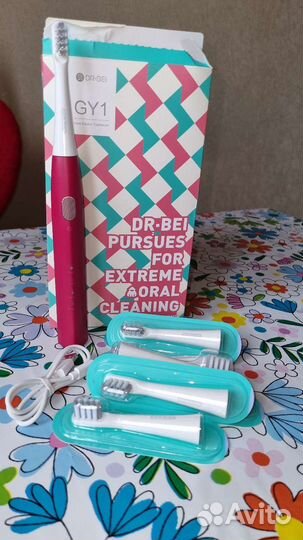 Электрическая зубная щетка. Новая