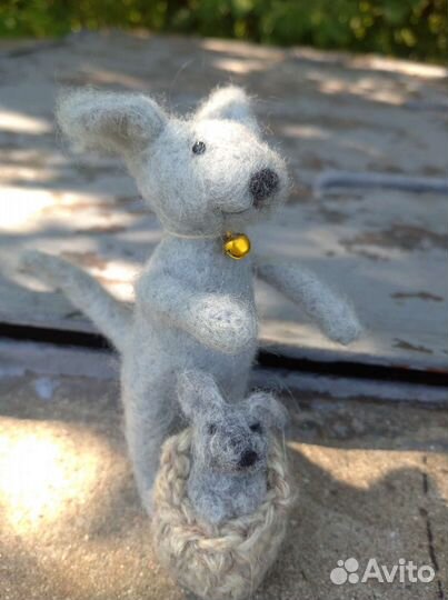 Валяная игрушка собачка-путешественник