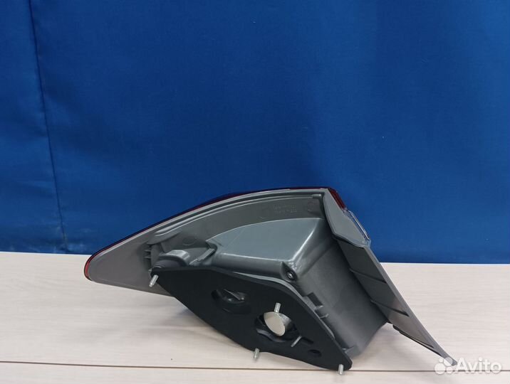 Фонарь правый внешний Toyota Camry 7 хв50 11-17