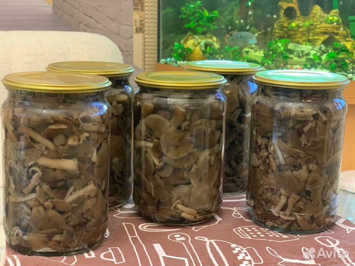 Грибы опята маринованные, мелкие, очень вкусные