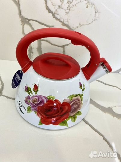 Новый эмалировнный чайник