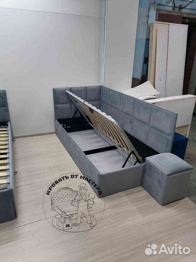 Кровать детская с мягкой спинкой