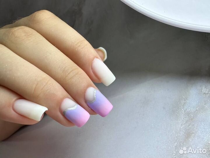 Модель на маникюр