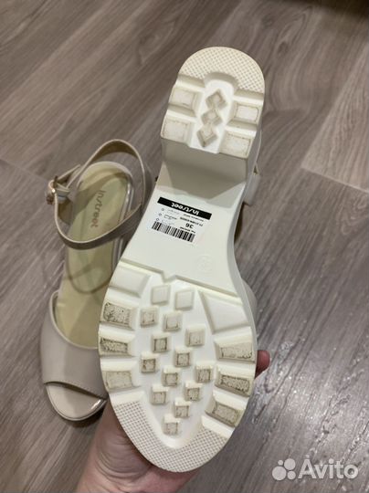 Босоножки 36 размер новые