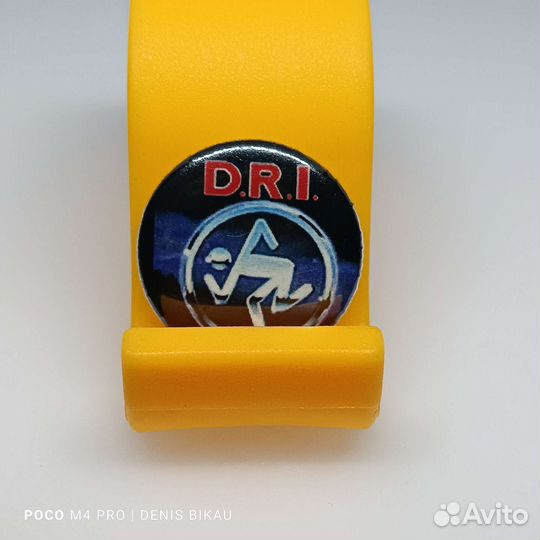 Значок D.R.I. version 2