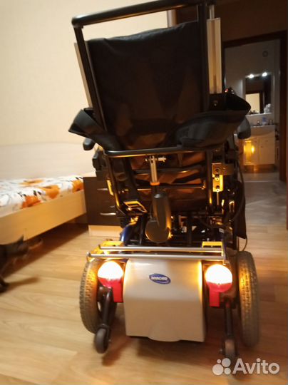 Электрическая инвалидная коляска с вертикализацией