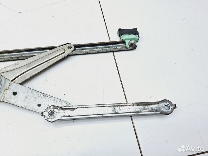 Стеклоподъемник электр. передний правый Toyota Hi