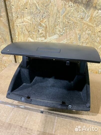 Ящик центральной консоли Volkswagen Touareg