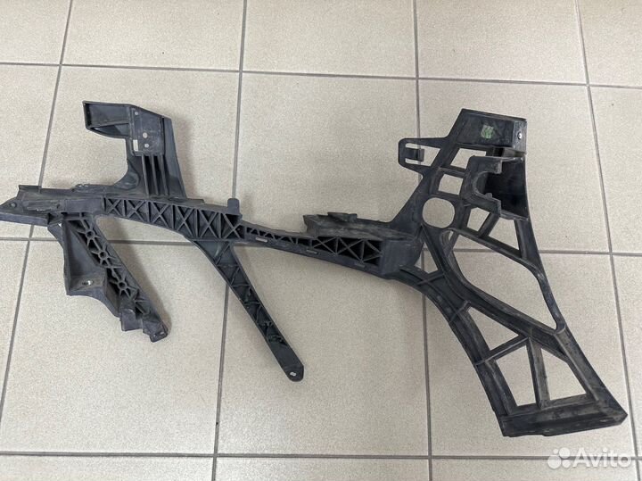 Кронштейн переднего бампера Mercedes W212