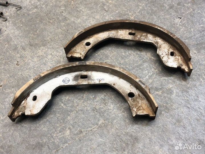 Крепеж ручника правый Bmw X6 2012-2014