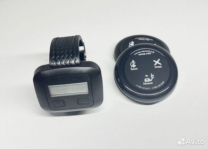 Часы и кнопки вызова официанта в ассортименте