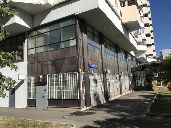 Второй этаж / три входа / с арендатором