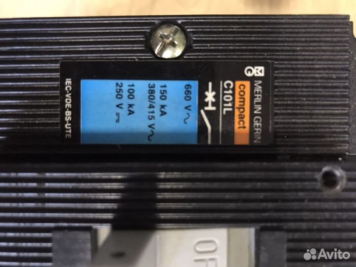 Автоматический выключатель Merlin Gerlin