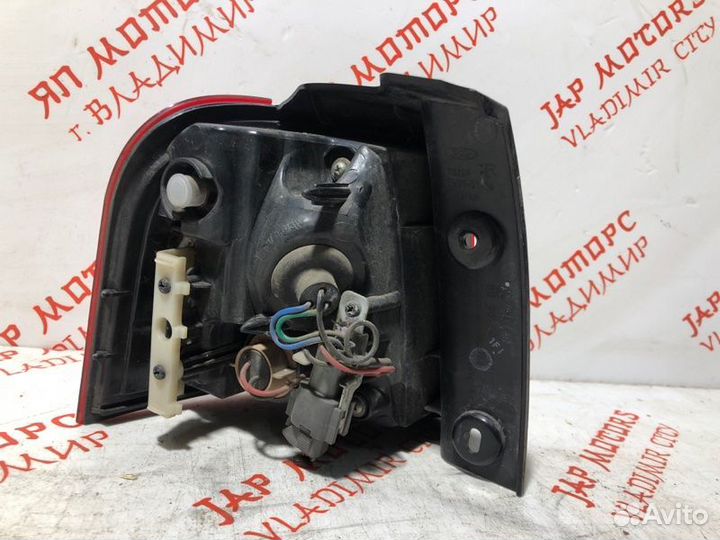 Фонарь задний правый Ford Escape L3 2.3 2010