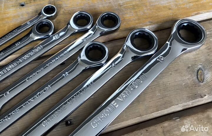 Набор ключей с трещеткой новый