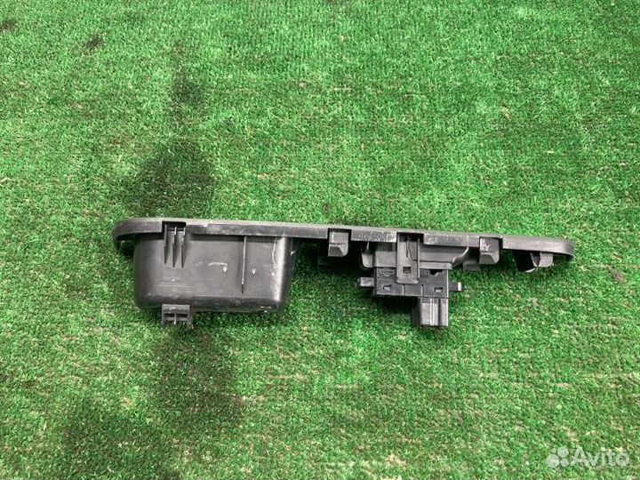 Блок управления стеклоподъемником задний левый