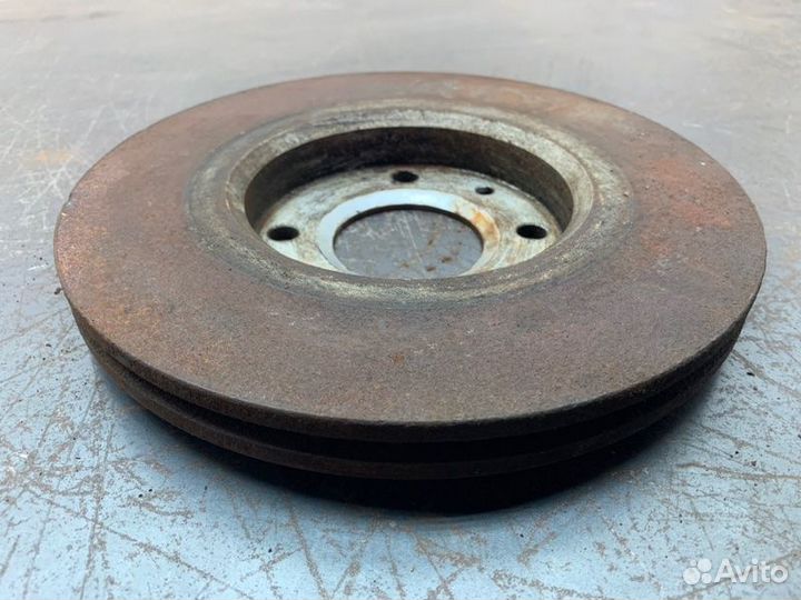 Диск тормозной передний правый Peugeot 208 хэтчбек