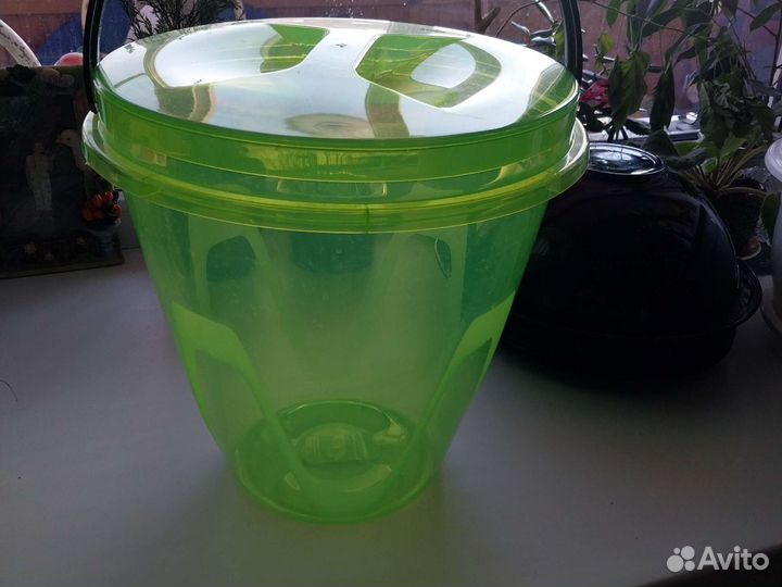 Ведро пластиковое с крышкой 10л
