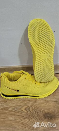 Кроссовки MKB