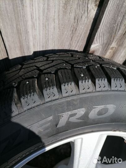 Pirelli Ice Zero 215/60 R16