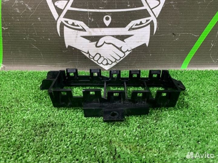 Кронштейн крепления кнопок Infiniti Fx37 S51