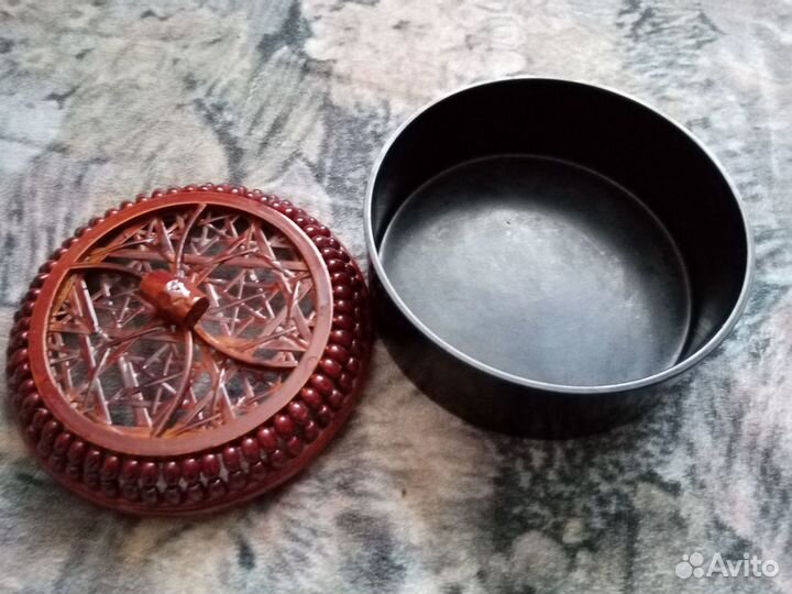 Шкатулка круглая плетёная